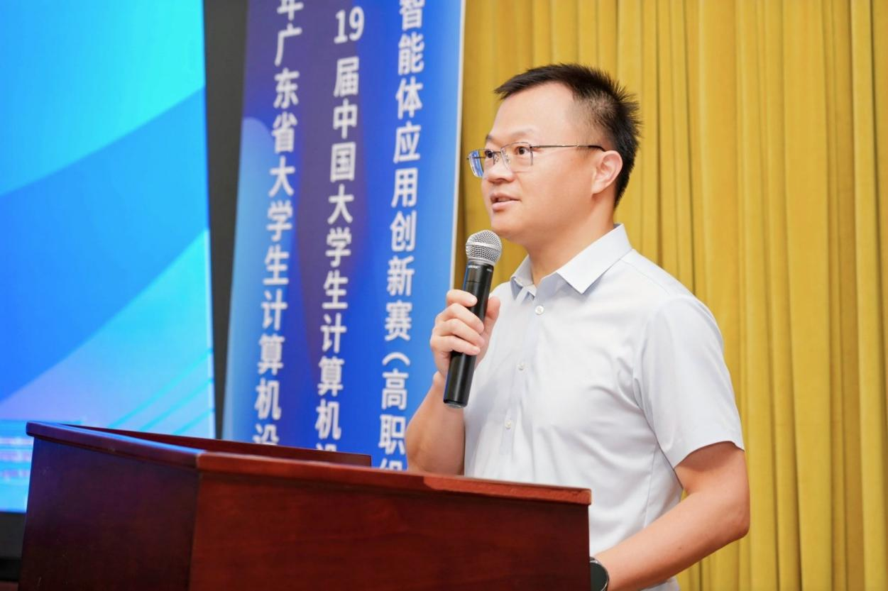 广州职业技术大学信息工程学院副院长钟闰禄教授