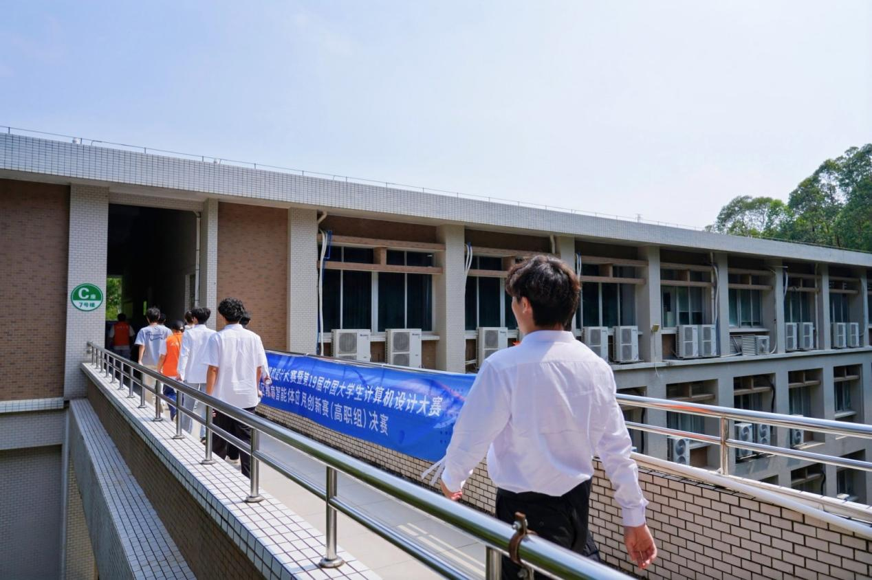 参赛队伍在候考区
