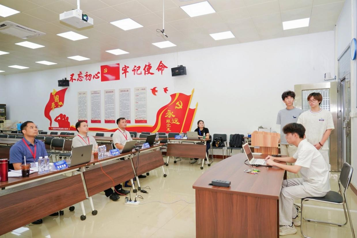 学生答辩环节