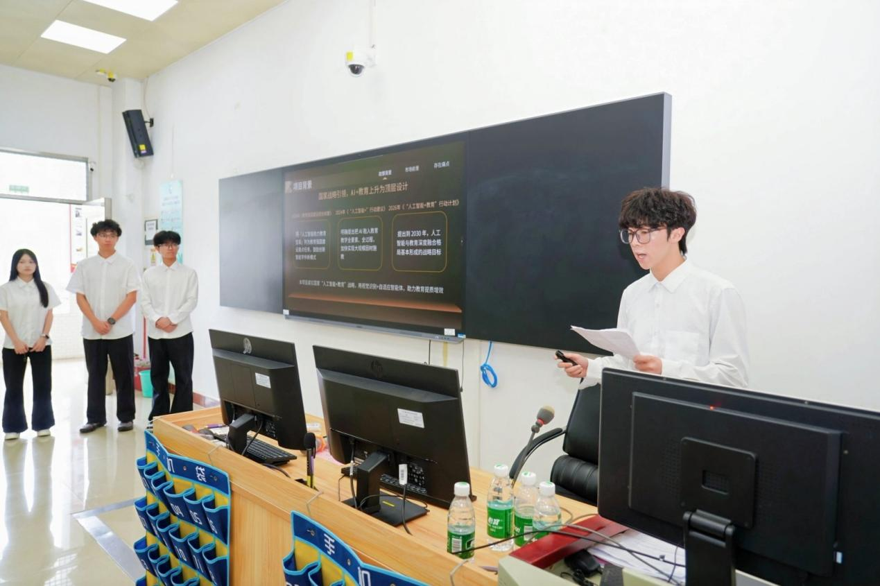 学生答辩环节