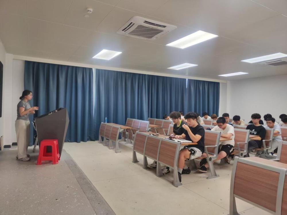 广州腾科网络技术有限公司人工智能讲师李嘉榕老师到场开展专题授课