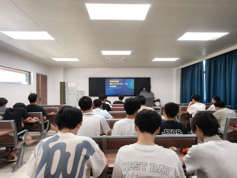 广州腾科网络技术有限公司人工智能讲师李嘉榕老师到场开展专题授课