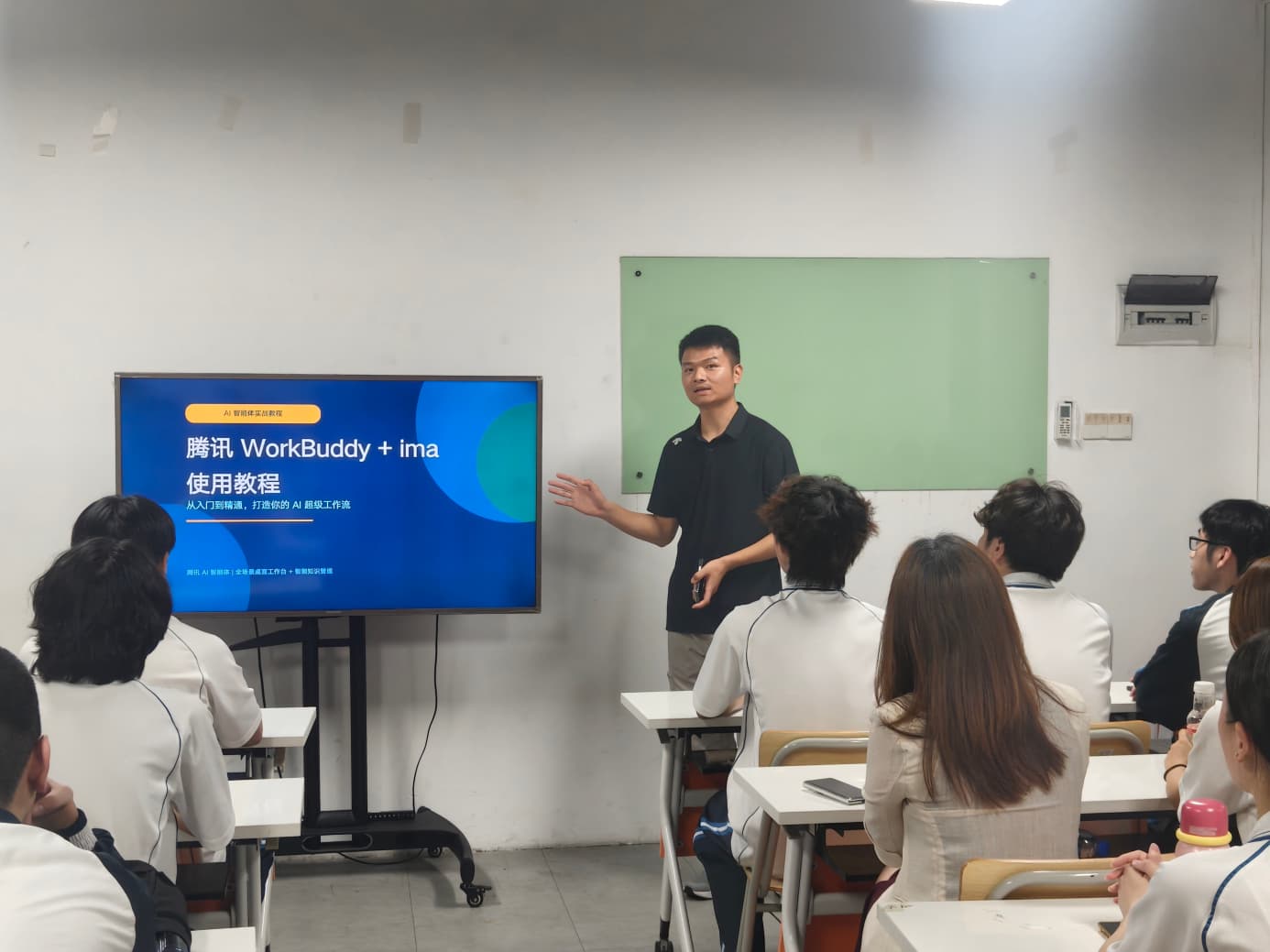 腾讯云谌龙谌总为学生进行分享