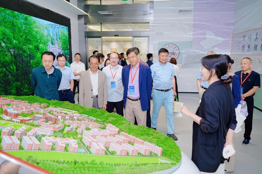 校史馆参观
